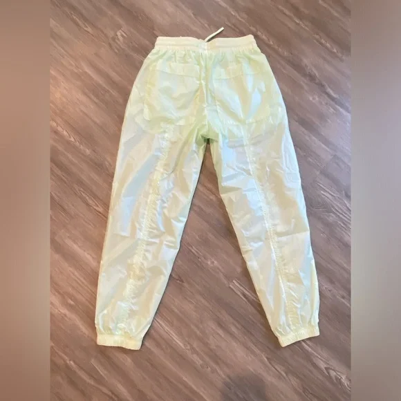 Fabletics mesh top and windbreaker pants - Picture 7 of 8